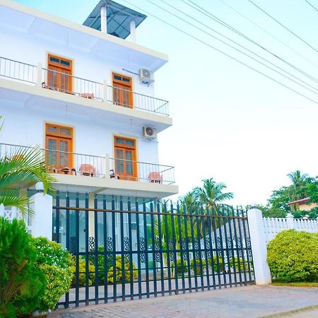 Hotel Kiyara Dambulla Buitenkant foto