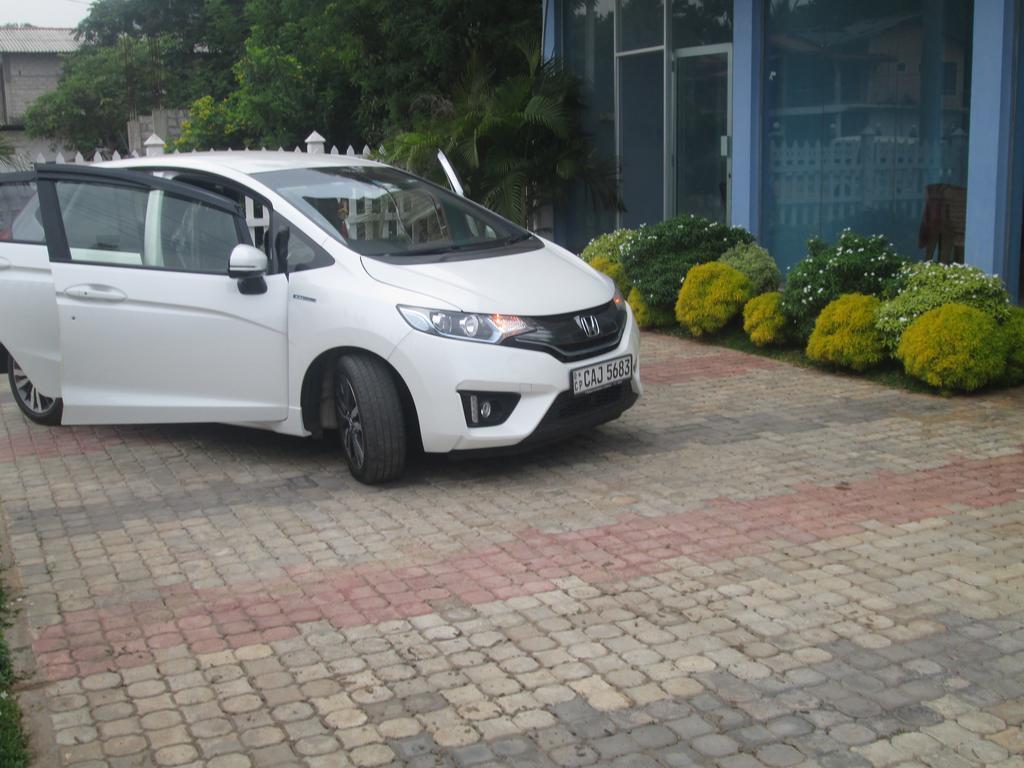 Hotel Kiyara Dambulla Buitenkant foto