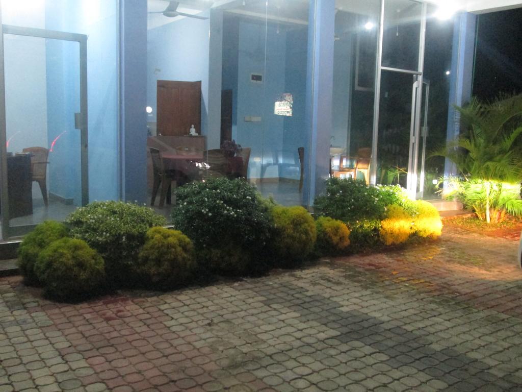 Hotel Kiyara Dambulla Buitenkant foto