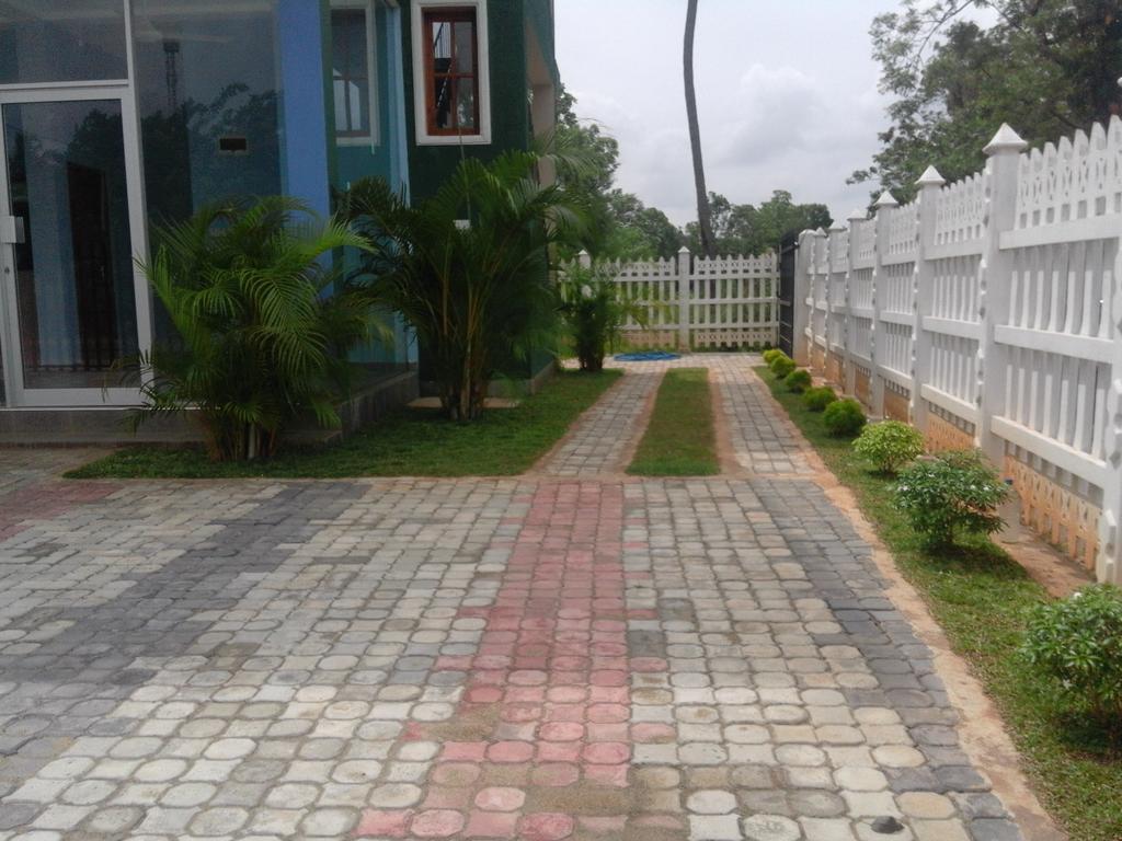 Hotel Kiyara Dambulla Buitenkant foto