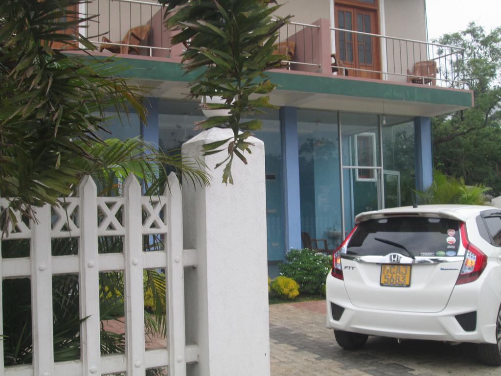 Hotel Kiyara Dambulla Buitenkant foto