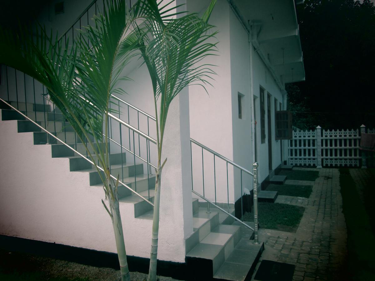 Hotel Kiyara Dambulla Buitenkant foto