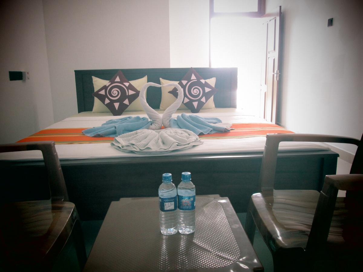 Hotel Kiyara Dambulla Buitenkant foto