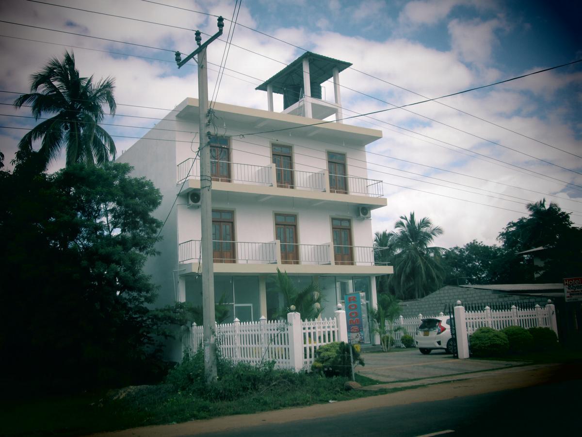 Hotel Kiyara Dambulla Buitenkant foto