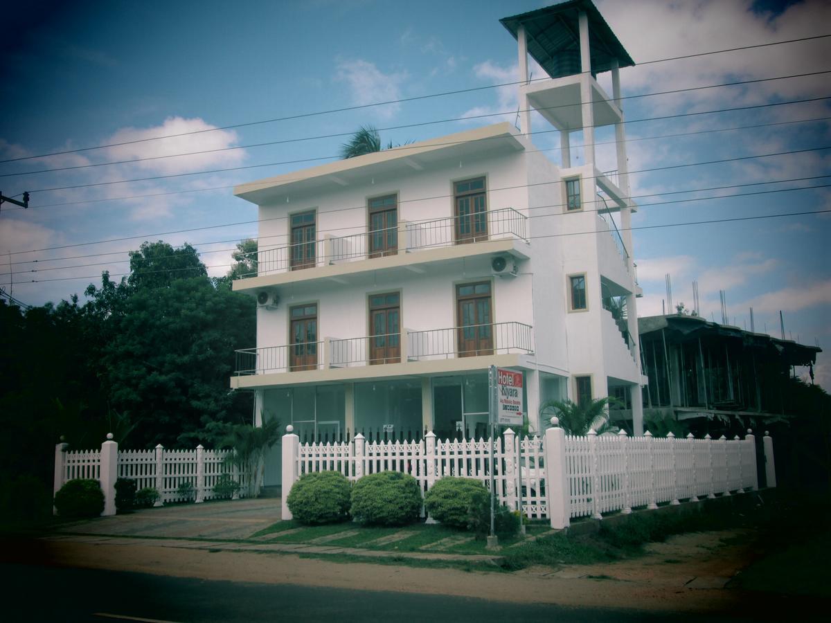 Hotel Kiyara Dambulla Buitenkant foto