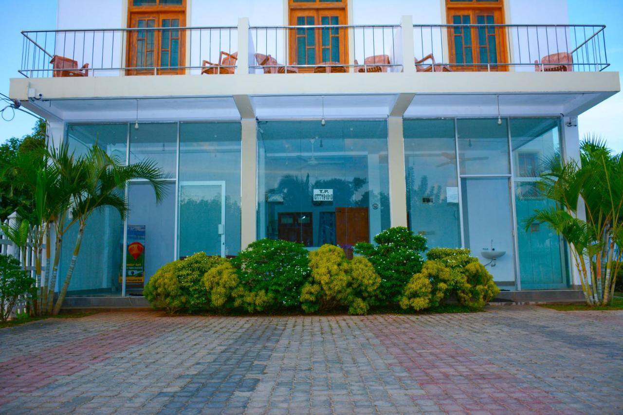 Hotel Kiyara Dambulla Buitenkant foto
