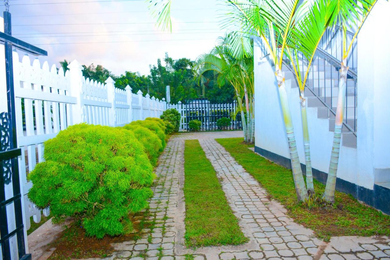 Hotel Kiyara Dambulla Buitenkant foto