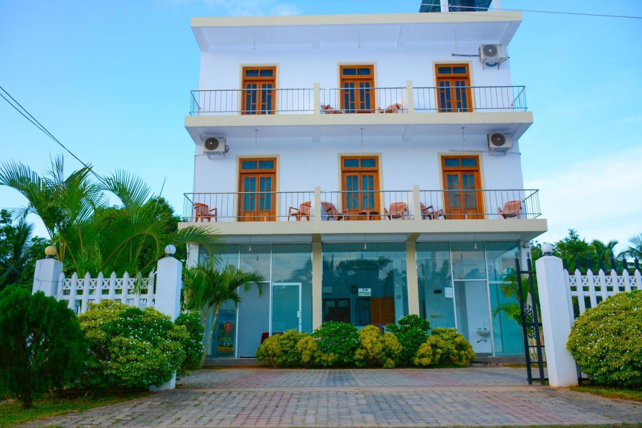 Hotel Kiyara Dambulla Buitenkant foto