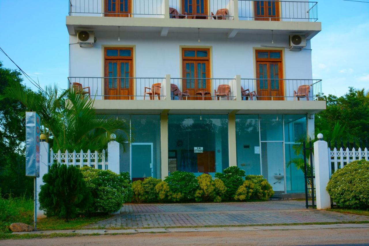 Hotel Kiyara Dambulla Buitenkant foto