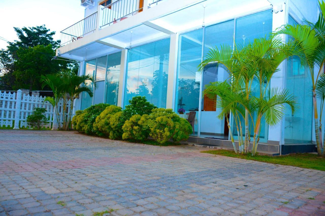 Hotel Kiyara Dambulla Buitenkant foto