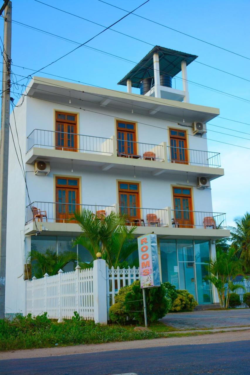 Hotel Kiyara Dambulla Buitenkant foto