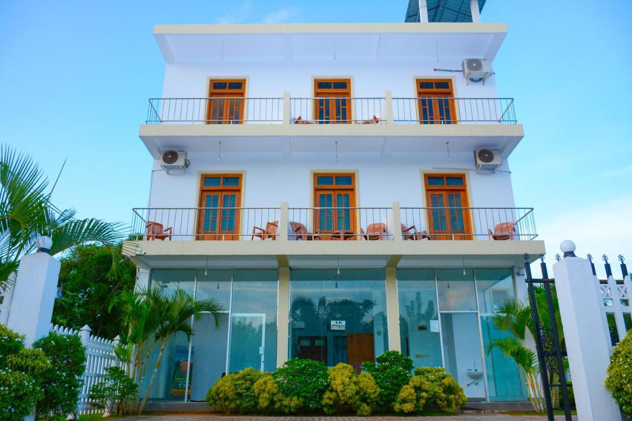 Hotel Kiyara Dambulla Buitenkant foto